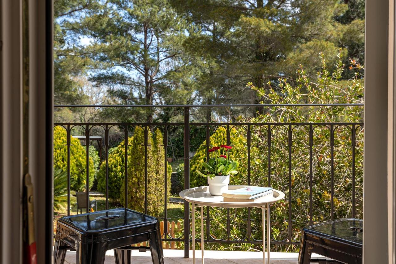 Spyrelia Villa With Private Pool & Outdoor Hot Tub Дасія Екстер'єр фото