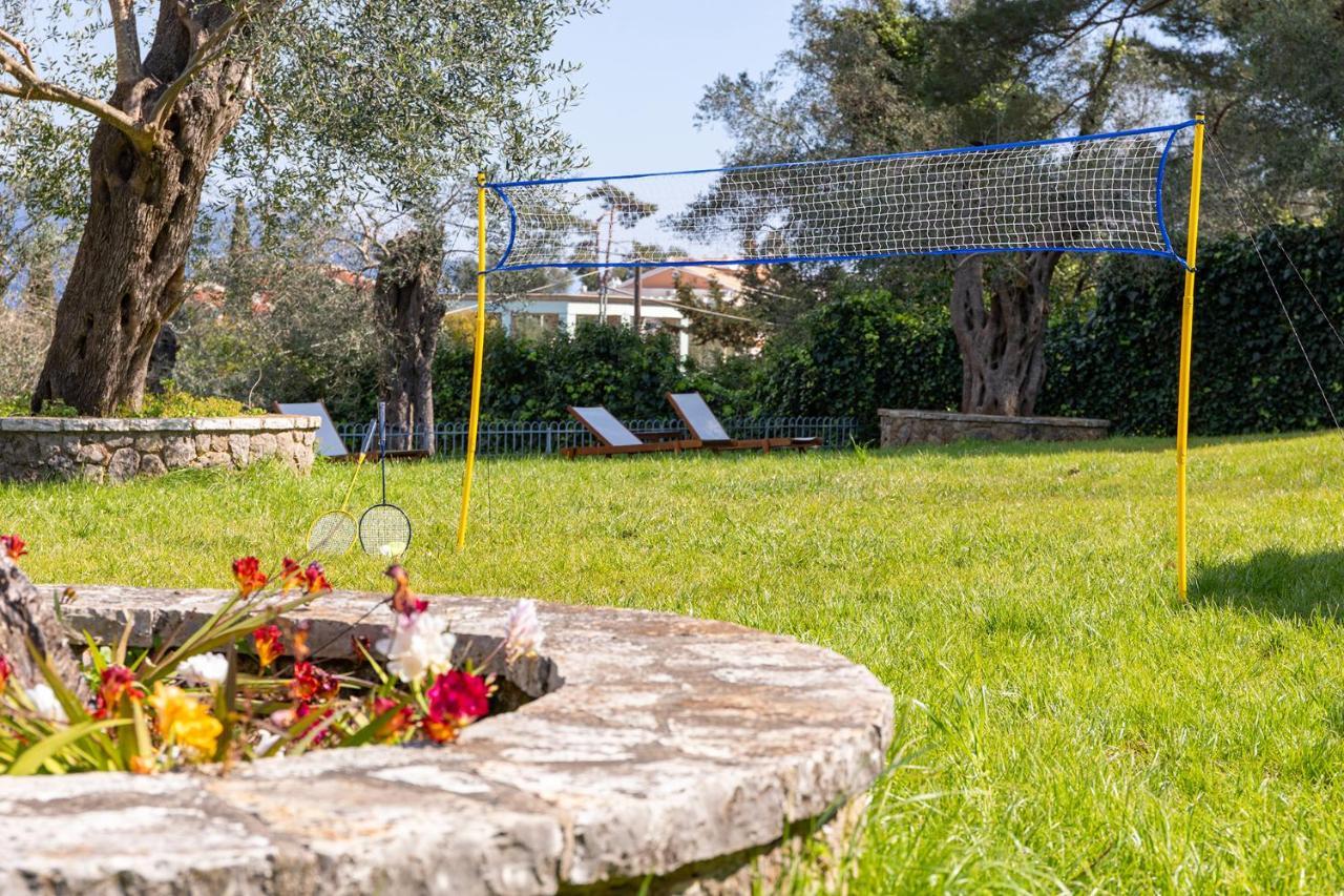 Spyrelia Villa With Private Pool & Outdoor Hot Tub Дасія Екстер'єр фото
