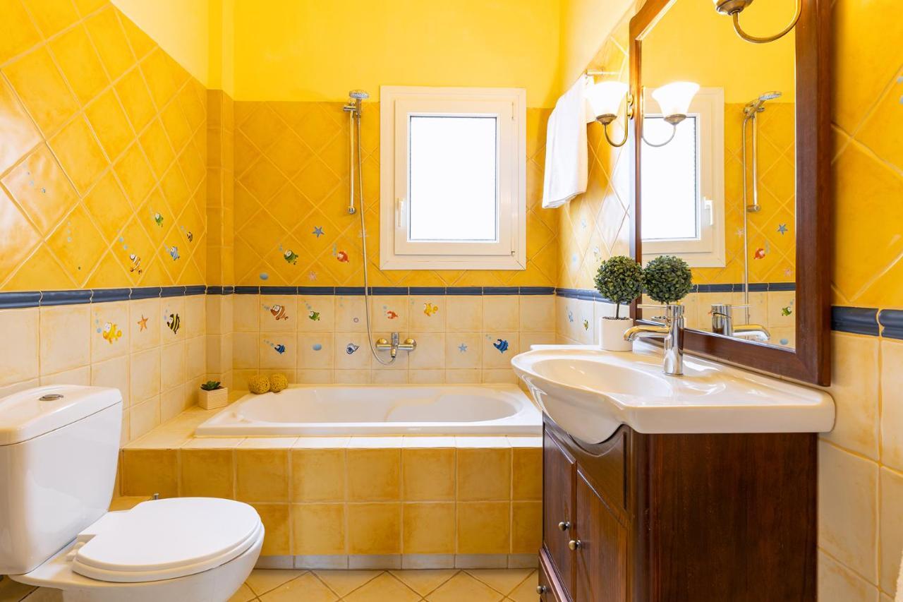 Spyrelia Villa With Private Pool & Outdoor Hot Tub Дасія Екстер'єр фото
