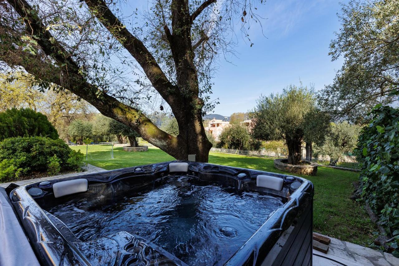 Spyrelia Villa With Private Pool & Outdoor Hot Tub Дасія Екстер'єр фото