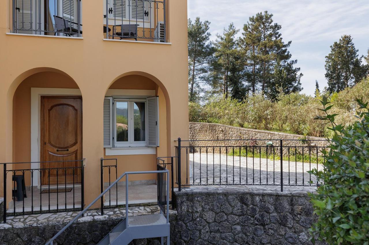 Spyrelia Villa With Private Pool & Outdoor Hot Tub Дасія Екстер'єр фото